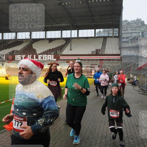 07.12.2025 - St. Pauli X-Mass-Run No. 15 Fabian Wolf http://msf.ph/oto/9408882 07.12.2025 11:08:02 Ziel 271, 286, 293, 629, 635, 653, 772, 774, 1107, 1123, 1129, 1226, 1230, 1249, 1342, 1355, 1378, 1381, 1382, 1383, 1439, 1441, 1460, 1520, 1525, 1809, 1810, 4798, 4815 meine-sportfotos.de
