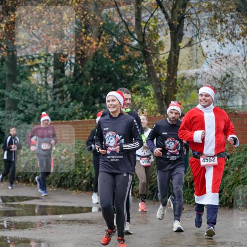 07.12.2025 - St. Pauli X-Mass-Run No. 15 Michael Burmester http://msf.ph/oto/9408890 07.12.2025 09:44:37 Laufen 4556, 4552 meine-sportfotos.de