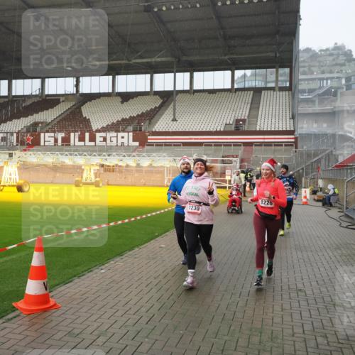07.12.2025 - St. Pauli X-Mass-Run No. 15 Fabian Wolf http://msf.ph/oto/9408906 07.12.2025 11:08:03 Ziel 286, 293, 629, 635, 653, 772, 774, 1107, 1123, 1129, 1226, 1230, 1249, 1342, 1355, 1378, 1381, 1382, 1383, 1460, 1520, 1525, 1596, 1809, 1810, 4798, 4815 meine-sportfotos.de