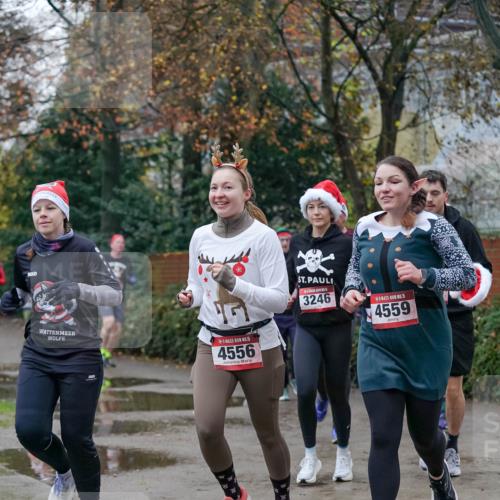 07.12.2025 - St. Pauli X-Mass-Run No. 15 Michael Burmester http://msf.ph/oto/9408929 07.12.2025 09:44:40 Laufen 15, 4556, 3246, 15, 4559 meine-sportfotos.de
