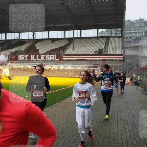 07.12.2025 - St. Pauli X-Mass-Run No. 15 Fabian Wolf http://msf.ph/oto/9408933 07.12.2025 11:08:05 Ziel 286, 293, 629, 635, 653, 772, 774, 1107, 1123, 1129, 1226, 1230, 1249, 1342, 1355, 1378, 1381, 1382, 1383, 1460, 1520, 1525, 1596, 1809, 1810, 4798, 4815 meine-sportfotos.de