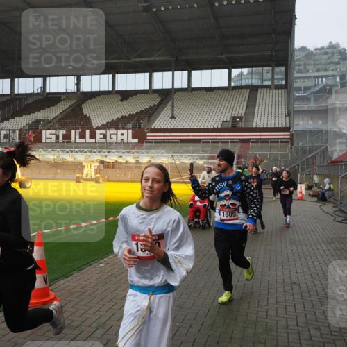 07.12.2025 - St. Pauli X-Mass-Run No. 15 Fabian Wolf http://msf.ph/oto/9408939 07.12.2025 11:08:06 Ziel 286, 293, 629, 635, 653, 772, 774, 1107, 1123, 1129, 1226, 1230, 1249, 1342, 1355, 1381, 1460, 1520, 1525, 1596, 1809, 1810, 4798, 4815 meine-sportfotos.de
