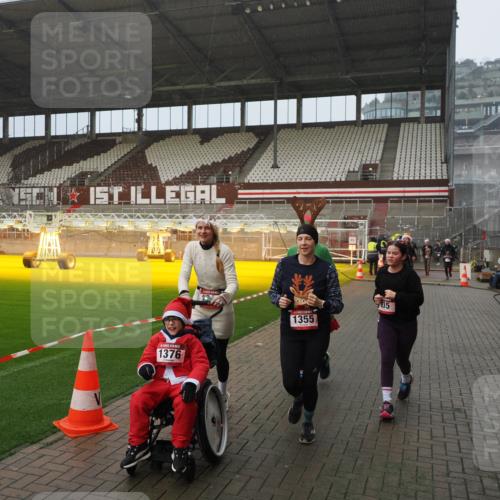 07.12.2025 - St. Pauli X-Mass-Run No. 15 Fabian Wolf http://msf.ph/oto/9408979 07.12.2025 11:08:08 Ziel 629, 635, 653, 772, 774, 1107, 1123, 1129, 1226, 1230, 1249, 1342, 1355, 1520, 1525, 1559, 1560, 1596, 1809, 1810, 4798, 4815 meine-sportfotos.de