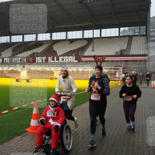 07.12.2025 - St. Pauli X-Mass-Run No. 15 Fabian Wolf http://msf.ph/oto/9408982 07.12.2025 11:08:08 Ziel 629, 635, 653, 772, 774, 1107, 1123, 1129, 1226, 1230, 1249, 1342, 1355, 1520, 1525, 1559, 1560, 1596, 1809, 1810, 4798, 4815 meine-sportfotos.de