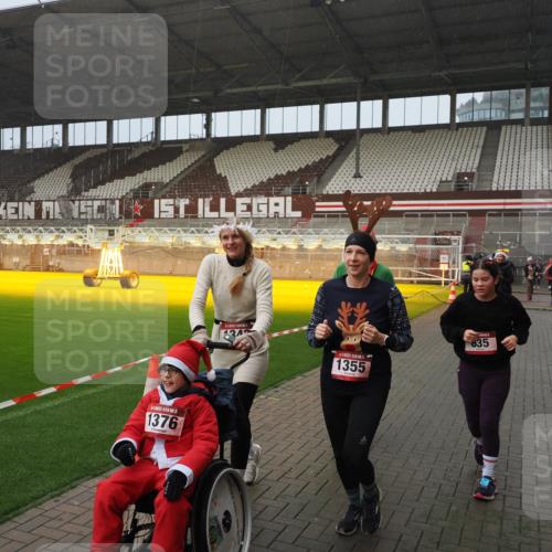 07.12.2025 - St. Pauli X-Mass-Run No. 15 Fabian Wolf http://msf.ph/oto/9408985 07.12.2025 11:08:09 Ziel 100, 629, 635, 653, 772, 774, 1107, 1123, 1129, 1226, 1230, 1249, 1342, 1355, 1520, 1525, 1559, 1560, 1596, 1809, 1810, 4798, 4815 meine-sportfotos.de