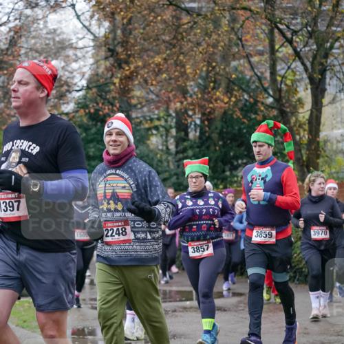 07.12.2025 - St. Pauli X-Mass-Run No. 15 Michael Burmester http://msf.ph/oto/9408998 07.12.2025 09:44:49 Laufen 1929, 1397, 1505, 15, 2248, 3859, 3970, 3857 meine-sportfotos.de
