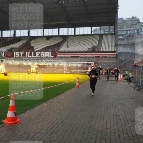 07.12.2025 - St. Pauli X-Mass-Run No. 15 Fabian Wolf http://msf.ph/oto/9409006 07.12.2025 11:08:11 Ziel 100, 629, 635, 653, 772, 1129, 1226, 1230, 1249, 1342, 1355, 1520, 1525, 1559, 1560, 1596, 1809, 1810, 4798, 4815 meine-sportfotos.de