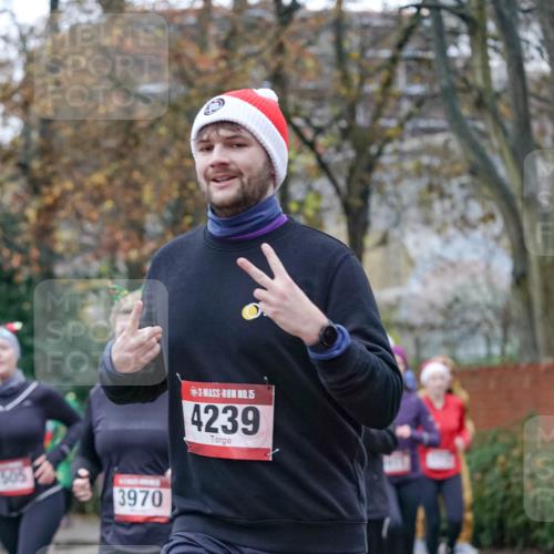 07.12.2025 - St. Pauli X-Mass-Run No. 15 Michael Burmester http://msf.ph/oto/9409018 07.12.2025 09:44:52 Laufen 505, 3970, 5, 4239 meine-sportfotos.de