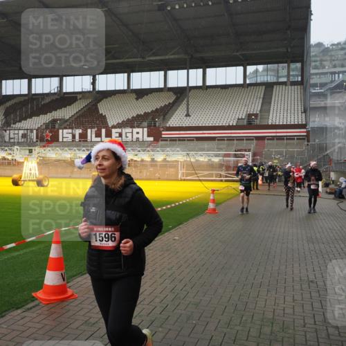 07.12.2025 - St. Pauli X-Mass-Run No. 15 Fabian Wolf http://msf.ph/oto/9409044 07.12.2025 11:08:13 Ziel 100, 629, 635, 653, 1078, 1170, 1226, 1230, 1249, 1342, 1355, 1520, 1525, 1559, 1560, 1596, 1809, 1810, 4798, 4815 meine-sportfotos.de