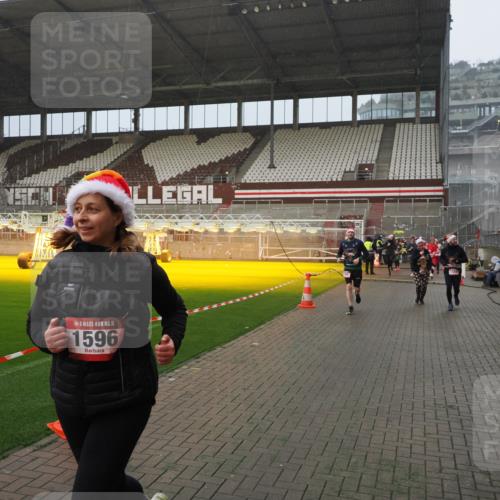 07.12.2025 - St. Pauli X-Mass-Run No. 15 Fabian Wolf http://msf.ph/oto/9409047 07.12.2025 11:08:14 Ziel 100, 396, 629, 635, 758, 1078, 1170, 1226, 1230, 1249, 1342, 1355, 1525, 1559, 1560, 1596, 1809, 1810, 4798, 4815 meine-sportfotos.de