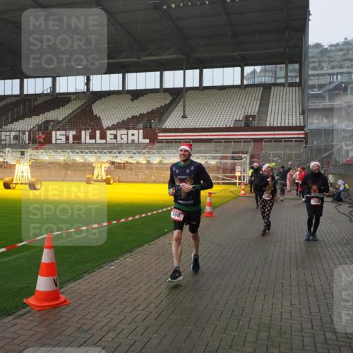 07.12.2025 - St. Pauli X-Mass-Run No. 15 Fabian Wolf http://msf.ph/oto/9409062 07.12.2025 11:08:16 Ziel 100, 396, 446, 629, 635, 758, 1078, 1170, 1226, 1249, 1559, 1560, 1596, 1706, 1809, 1810, 4798 meine-sportfotos.de