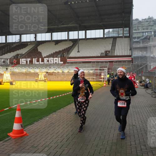 07.12.2025 - St. Pauli X-Mass-Run No. 15 Fabian Wolf http://msf.ph/oto/9409089 07.12.2025 11:08:18 Ziel 100, 396, 446, 629, 635, 758, 1078, 1170, 1559, 1560, 1596, 1706 meine-sportfotos.de