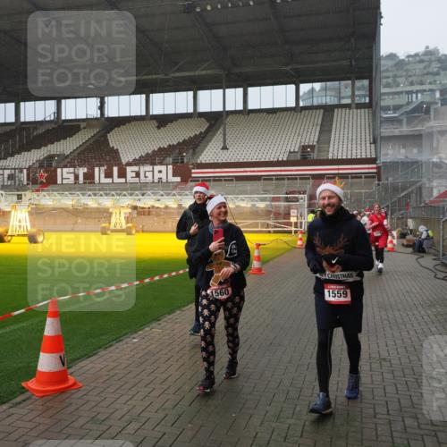07.12.2025 - St. Pauli X-Mass-Run No. 15 Fabian Wolf http://msf.ph/oto/9409092 07.12.2025 11:08:18 Ziel 100, 396, 446, 629, 635, 758, 1078, 1170, 1559, 1560, 1596, 1706 meine-sportfotos.de