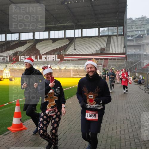 07.12.2025 - St. Pauli X-Mass-Run No. 15 Fabian Wolf http://msf.ph/oto/9409101 07.12.2025 11:08:19 Ziel 100, 396, 446, 629, 635, 758, 1078, 1170, 1559, 1560, 1596, 1706 meine-sportfotos.de