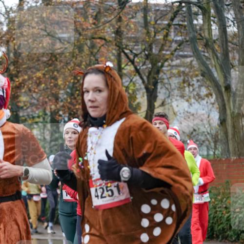 07.12.2025 - St. Pauli X-Mass-Run No. 15 Michael Burmester http://msf.ph/oto/9409108 07.12.2025 09:45:03 Laufen 4251, 1945 meine-sportfotos.de