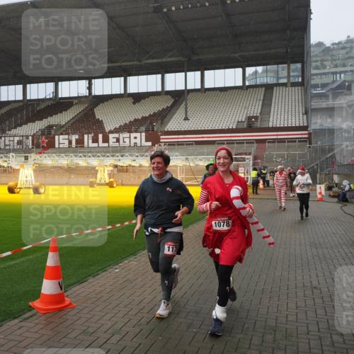 07.12.2025 - St. Pauli X-Mass-Run No. 15 Fabian Wolf http://msf.ph/oto/9409137 07.12.2025 11:08:22 Ziel 100, 152, 155, 166, 396, 446, 758, 784, 1078, 1170, 1184, 1559, 1560, 1596, 1706 meine-sportfotos.de