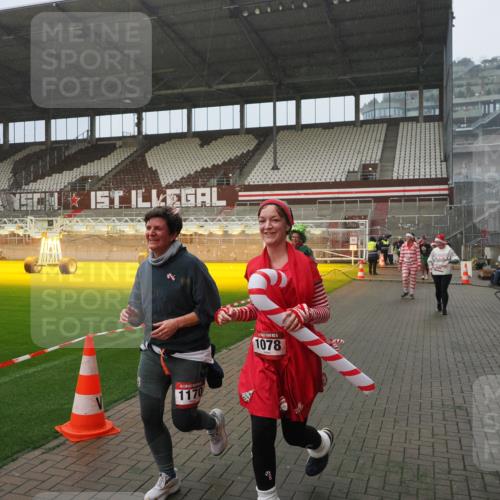 07.12.2025 - St. Pauli X-Mass-Run No. 15 Fabian Wolf http://msf.ph/oto/9409143 07.12.2025 11:08:22 Ziel 100, 152, 155, 166, 396, 446, 758, 784, 1078, 1170, 1184, 1559, 1560, 1596, 1706 meine-sportfotos.de