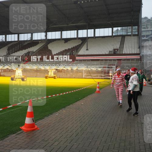 07.12.2025 - St. Pauli X-Mass-Run No. 15 Fabian Wolf http://msf.ph/oto/9409180 07.12.2025 11:08:27 Ziel 100, 152, 155, 166, 396, 446, 758, 784, 1078, 1170, 1184, 1424, 1491, 1559, 1560, 1625, 1706, 2259, 2893, 4584, 4819, 4830 meine-sportfotos.de