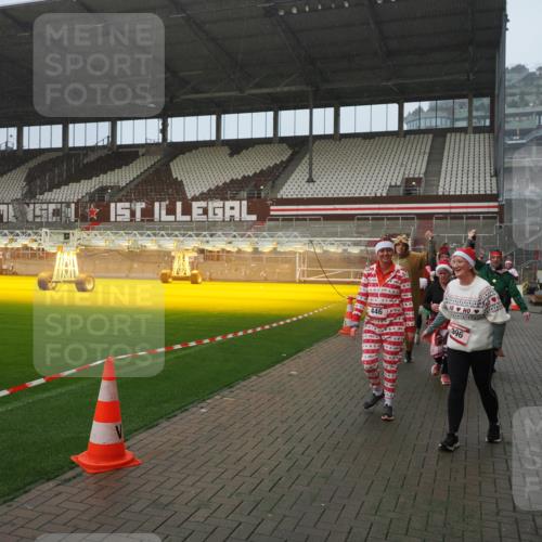07.12.2025 - St. Pauli X-Mass-Run No. 15 Fabian Wolf http://msf.ph/oto/9409203 07.12.2025 11:08:29 Ziel 100, 152, 155, 166, 396, 446, 758, 784, 1078, 1170, 1184, 1424, 1491, 1625, 1706, 2259, 2893, 4584, 4819, 4830 meine-sportfotos.de