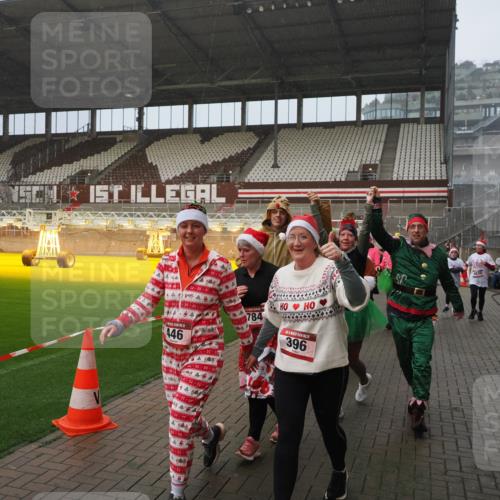 07.12.2025 - St. Pauli X-Mass-Run No. 15 Fabian Wolf http://msf.ph/oto/9409214 07.12.2025 11:08:31 Ziel 152, 155, 166, 396, 446, 758, 784, 1078, 1170, 1184, 1424, 1491, 1625, 1706, 2259, 2893, 4584, 4819, 4830 meine-sportfotos.de