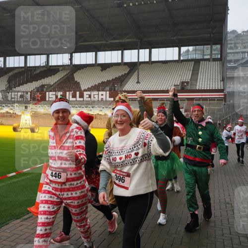 07.12.2025 - St. Pauli X-Mass-Run No. 15 Fabian Wolf http://msf.ph/oto/9409220 07.12.2025 11:08:31 Ziel 152, 155, 166, 396, 446, 758, 784, 1078, 1170, 1184, 1424, 1491, 1625, 1706, 2259, 2893, 4584, 4819, 4830 meine-sportfotos.de