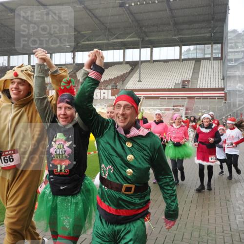 07.12.2025 - St. Pauli X-Mass-Run No. 15 Fabian Wolf http://msf.ph/oto/9409238 07.12.2025 11:08:32 Ziel 152, 155, 166, 396, 446, 758, 784, 1078, 1170, 1184, 1424, 1491, 1625, 1706, 2259, 2893, 4584, 4819, 4830 meine-sportfotos.de