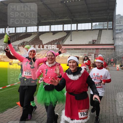 07.12.2025 - St. Pauli X-Mass-Run No. 15 Fabian Wolf http://msf.ph/oto/9409251 07.12.2025 11:08:34 Ziel 152, 155, 166, 396, 446, 758, 784, 1184, 1424, 1491, 1625, 1706, 2259, 2893, 4584, 4819, 4830 meine-sportfotos.de