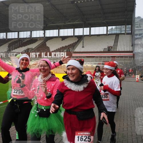 07.12.2025 - St. Pauli X-Mass-Run No. 15 Fabian Wolf http://msf.ph/oto/9409254 07.12.2025 11:08:34 Ziel 152, 155, 166, 396, 446, 758, 784, 1184, 1424, 1491, 1625, 1706, 2259, 2893, 4584, 4819, 4830 meine-sportfotos.de
