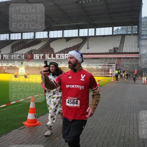 07.12.2025 - St. Pauli X-Mass-Run No. 15 Fabian Wolf http://msf.ph/oto/9409280 07.12.2025 11:08:36 Ziel 152, 155, 166, 446, 784, 1184, 1412, xxxx, 1424, 1491, 1625, 2259, 2893, 4584, 4819, 4830 meine-sportfotos.de