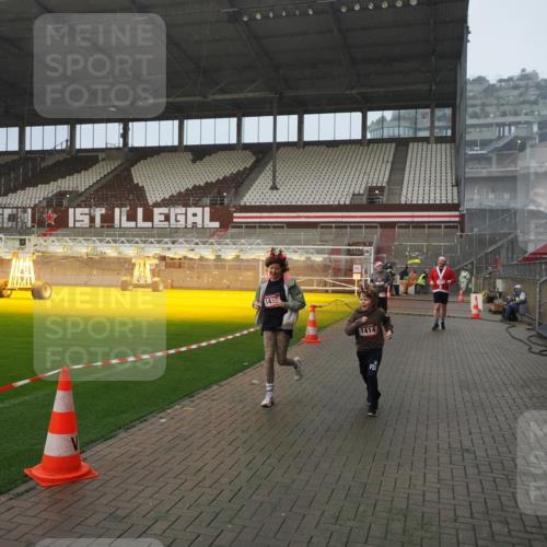 07.12.2025 - St. Pauli X-Mass-Run No. 15 Fabian Wolf http://msf.ph/oto/9409286 07.12.2025 11:08:42 Ziel 1184, 1412, xxxx, 1424, 1464, 1491, 1625, 2259, 2893, 4471, 4584, 4819, 4830 meine-sportfotos.de