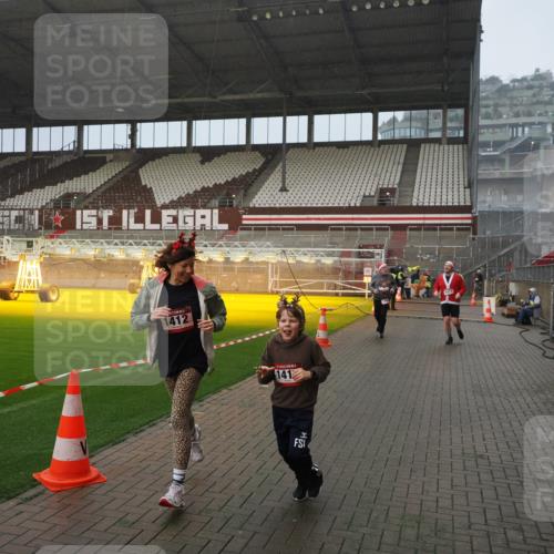 07.12.2025 - St. Pauli X-Mass-Run No. 15 Fabian Wolf http://msf.ph/oto/9409301 07.12.2025 11:08:43 Ziel 1412, xxxx, 1424, 1464, 1491, 1625, 2259, 2893, 4471, 4584, 4819, 4830 meine-sportfotos.de