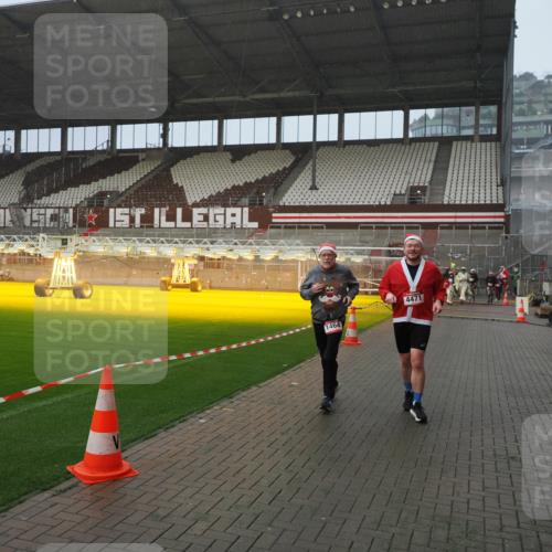 07.12.2025 - St. Pauli X-Mass-Run No. 15 Fabian Wolf http://msf.ph/oto/9409317 07.12.2025 11:08:46 Ziel 1412, xxxx, 1464, 2893, 4471, 4584, 4819, 4830 meine-sportfotos.de