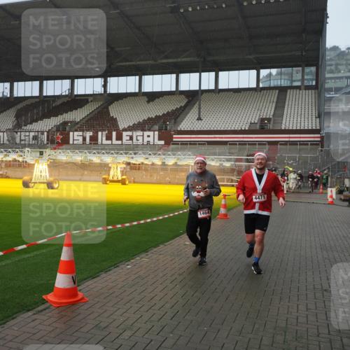 07.12.2025 - St. Pauli X-Mass-Run No. 15 Fabian Wolf http://msf.ph/oto/9409319 07.12.2025 11:08:46 Ziel 1412, xxxx, 1464, 2893, 4471, 4584, 4819, 4830 meine-sportfotos.de