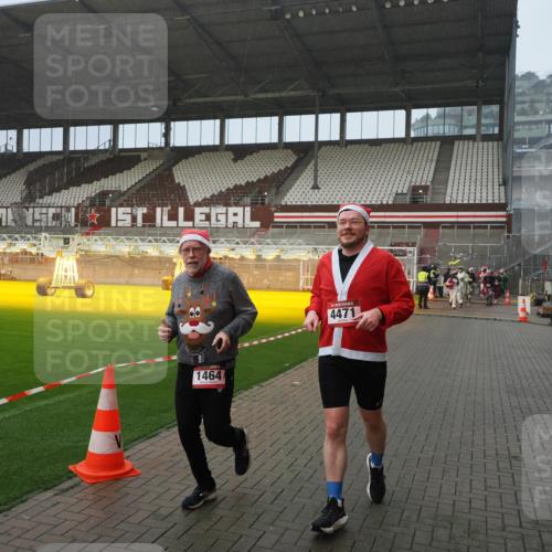 07.12.2025 - St. Pauli X-Mass-Run No. 15 Fabian Wolf http://msf.ph/oto/9409334 07.12.2025 11:08:47 Ziel 1412, xxxx, 1464, 2879, 2893, 2898, 4471 meine-sportfotos.de
