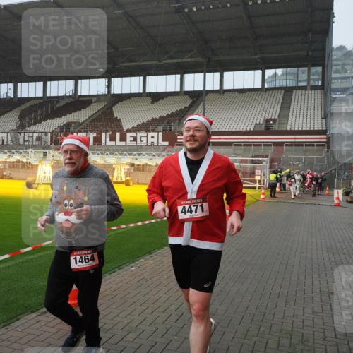 07.12.2025 - St. Pauli X-Mass-Run No. 15 Fabian Wolf http://msf.ph/oto/9409340 07.12.2025 11:08:48 Ziel 1412, xxxx, 1464, 2070, 2879, 2898, 4471 meine-sportfotos.de