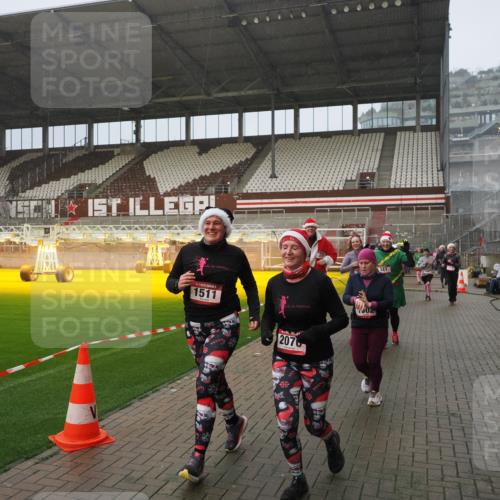 07.12.2025 - St. Pauli X-Mass-Run No. 15 Fabian Wolf http://msf.ph/oto/9409381 07.12.2025 11:08:58 Ziel 335, 338, 341, 495, 496, 619, 1136, 1138, 1140, 1205, 1211, 1502, 1511, 2070, 2879, 2898 meine-sportfotos.de