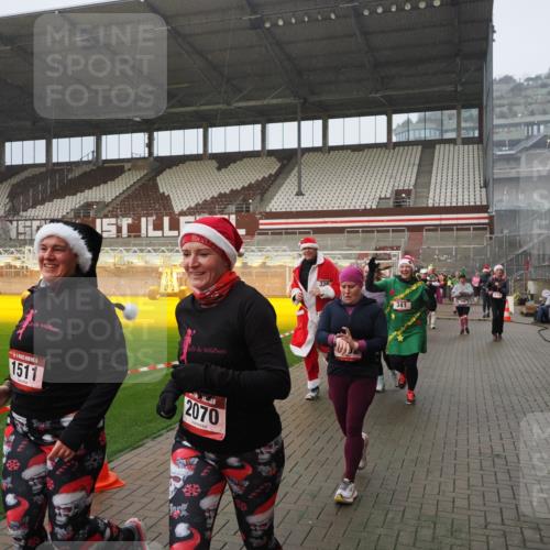 07.12.2025 - St. Pauli X-Mass-Run No. 15 Fabian Wolf http://msf.ph/oto/9409390 07.12.2025 11:08:59 Ziel 335, 338, 341, 495, 496, 619, 1136, 1138, 1140, 1205, 1211, 1502, 1511, 2070, 2879, 2898 meine-sportfotos.de