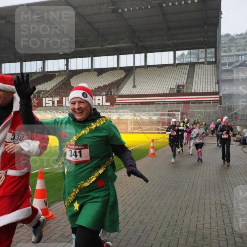 07.12.2025 - St. Pauli X-Mass-Run No. 15 Fabian Wolf http://msf.ph/oto/9409420 07.12.2025 11:09:01 Ziel 335, 338, 341, 495, 496, 619, 1136, 1138, 1140, 1205, 1211, 1502, 1511, 2070, 2879, 2898 meine-sportfotos.de