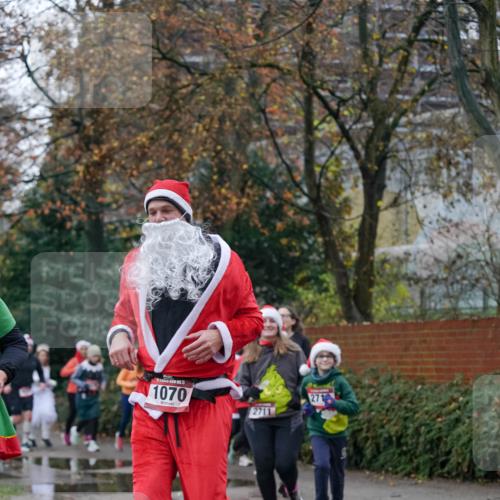 07.12.2025 - St. Pauli X-Mass-Run No. 15 Michael Burmester http://msf.ph/oto/9409424 07.12.2025 09:45:37 Laufen 1070, 271, 2711 meine-sportfotos.de