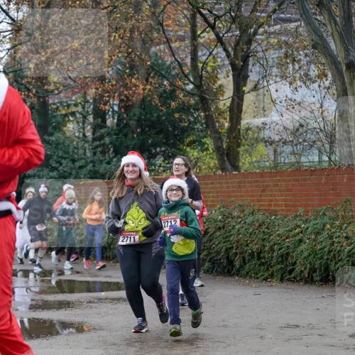 07.12.2025 - St. Pauli X-Mass-Run No. 15 Michael Burmester http://msf.ph/oto/9409433 07.12.2025 09:45:38 Laufen 2711, 2712 meine-sportfotos.de
