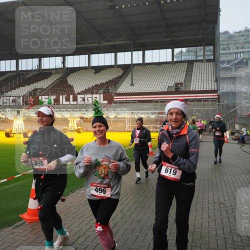 07.12.2025 - St. Pauli X-Mass-Run No. 15 Fabian Wolf http://msf.ph/oto/9409438 07.12.2025 11:09:04 Ziel 335, 338, 341, 495, 496, 619, 1136, 1138, 1140, 1205, 1211, 1502, 1511, 1574, 2070, 2879, 2898 meine-sportfotos.de