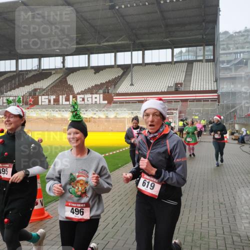 07.12.2025 - St. Pauli X-Mass-Run No. 15 Fabian Wolf http://msf.ph/oto/9409441 07.12.2025 11:09:04 Ziel 335, 338, 341, 495, 496, 619, 1136, 1138, 1140, 1205, 1211, 1502, 1511, 1574, 2070, 2879, 2898 meine-sportfotos.de