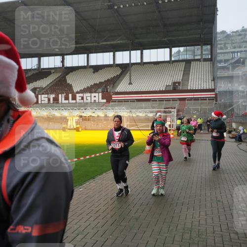 07.12.2025 - St. Pauli X-Mass-Run No. 15 Fabian Wolf http://msf.ph/oto/9409449 07.12.2025 11:09:05 Ziel 335, 338, 341, 495, 496, 619, 1136, 1138, 1140, 1205, 1211, 1502, 1511, 1574, 2070, 2879, 2898 meine-sportfotos.de