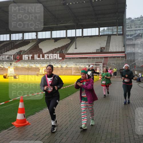 07.12.2025 - St. Pauli X-Mass-Run No. 15 Fabian Wolf http://msf.ph/oto/9409455 07.12.2025 11:09:06 Ziel 335, 338, 341, 495, 496, 619, 1136, 1138, 1140, 1205, 1211, 1502, 1511, 1574, 2070, 2879, 2898 meine-sportfotos.de