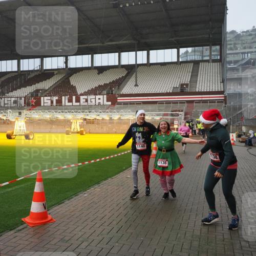 07.12.2025 - St. Pauli X-Mass-Run No. 15 Fabian Wolf http://msf.ph/oto/9409476 07.12.2025 11:09:07 Ziel 335, 338, 341, 495, 496, 558, 619, 1136, 1138, 1140, 1205, 1211, 1260, 1502, 1511, 1574, 2070, 2879, 2898 meine-sportfotos.de