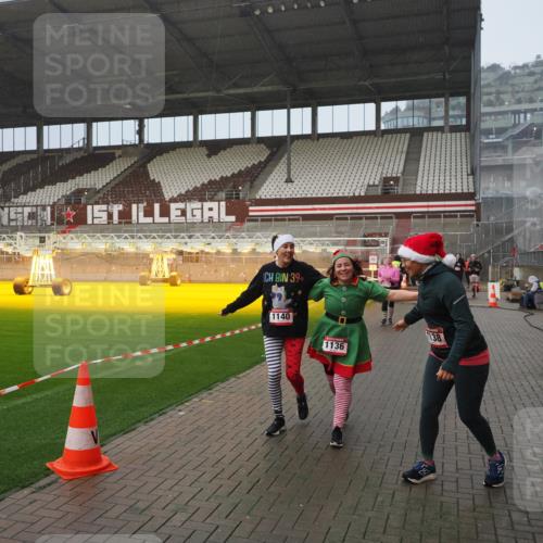 07.12.2025 - St. Pauli X-Mass-Run No. 15 Fabian Wolf http://msf.ph/oto/9409479 07.12.2025 11:09:08 Ziel 44, 51, 335, 338, 341, 495, 496, 558, 619, 1136, 1138, 1140, 1205, 1211, 1260, 1502, 1511, 1574, 2070 meine-sportfotos.de