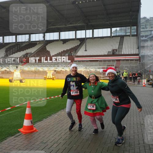 07.12.2025 - St. Pauli X-Mass-Run No. 15 Fabian Wolf http://msf.ph/oto/9409482 07.12.2025 11:09:08 Ziel 44, 51, 335, 338, 341, 495, 496, 558, 619, 1136, 1138, 1140, 1205, 1211, 1260, 1502, 1511, 1574, 2070 meine-sportfotos.de
