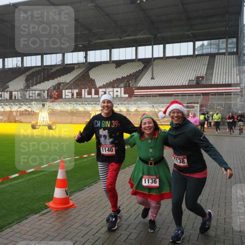 07.12.2025 - St. Pauli X-Mass-Run No. 15 Fabian Wolf http://msf.ph/oto/9409488 07.12.2025 11:09:09 Ziel 44, 51, 335, 338, 341, 495, 496, 558, 619, 1136, 1138, 1140, 1205, 1211, 1260, 1502, 1511, 1574 meine-sportfotos.de