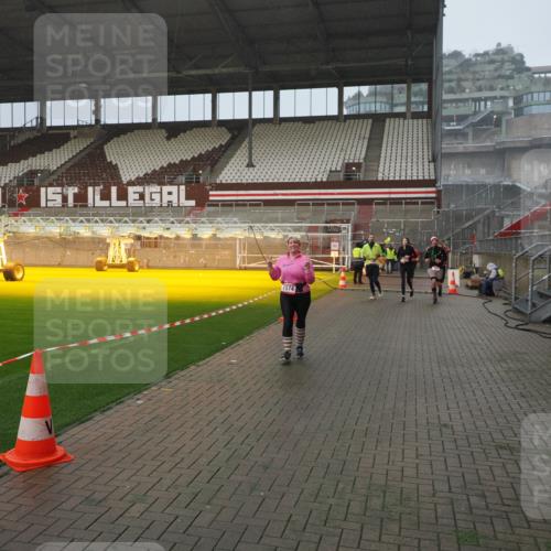 07.12.2025 - St. Pauli X-Mass-Run No. 15 Fabian Wolf http://msf.ph/oto/9409507 07.12.2025 11:09:11 Ziel 44, 51, 335, 338, 341, 495, 496, 558, 619, 1110, 1136, 1138, 1140, 1205, 1211, 1260, 1574 meine-sportfotos.de