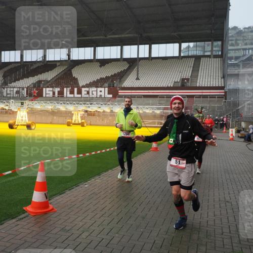 07.12.2025 - St. Pauli X-Mass-Run No. 15 Fabian Wolf http://msf.ph/oto/9409541 07.12.2025 11:09:15 Ziel 44, 51, 495, 496, 558, 1110, 1136, 1138, 1140, 1260, 1574 meine-sportfotos.de